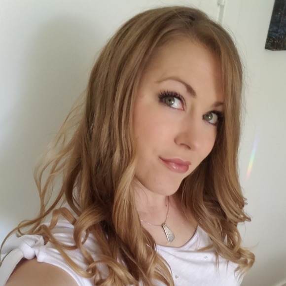 Meet your Posher, Amanda - Picture 1 of 1